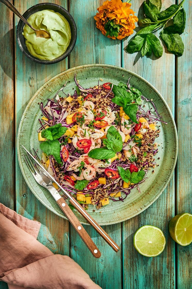 Mojito shrimp salad - räksallad med lime, mynta, mango och avokadodressing