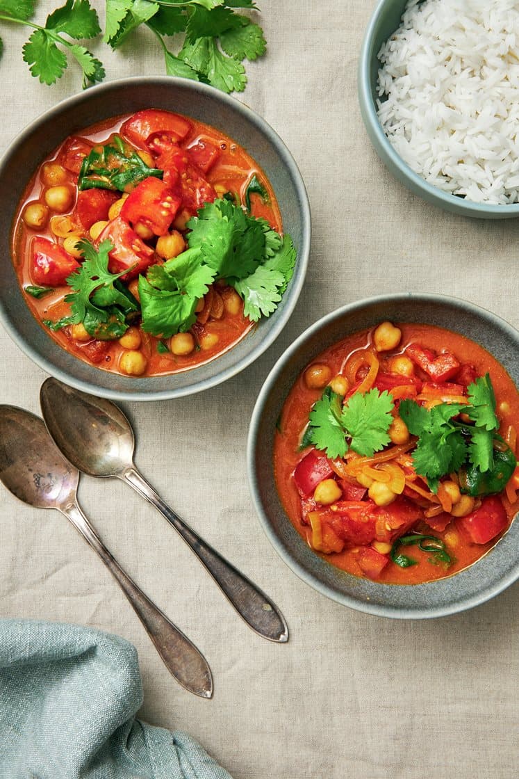 Chana masala med spenat, kokosmjölk och koriander