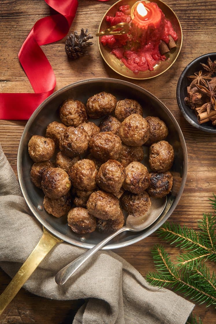 Barnens favoriter - Julköttbullar, prinskorv och rödbetssallad