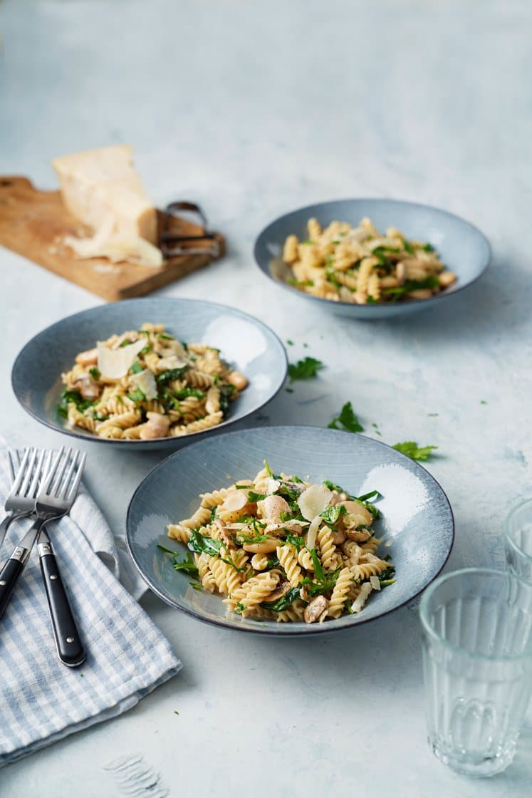 Pasta med svamp, bönor och parmesan