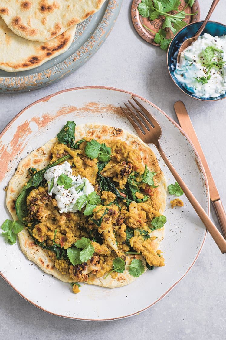 Daal med ugnsrostad blomkål och tortilla