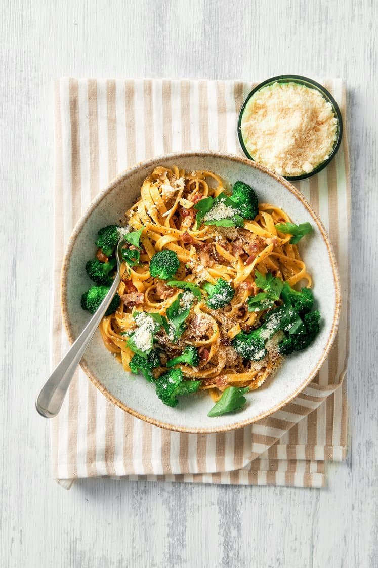Pasta Carbonara med broccoli och parmesan