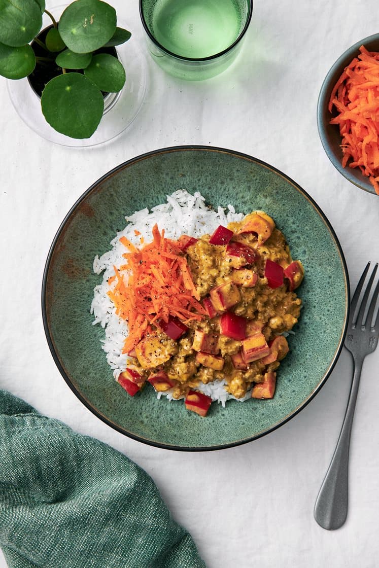 Currydoftande köttfärsgryta med paprika och ris