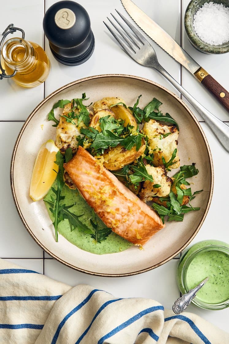 Lax med citronrostad blomkål och ruccoladressing