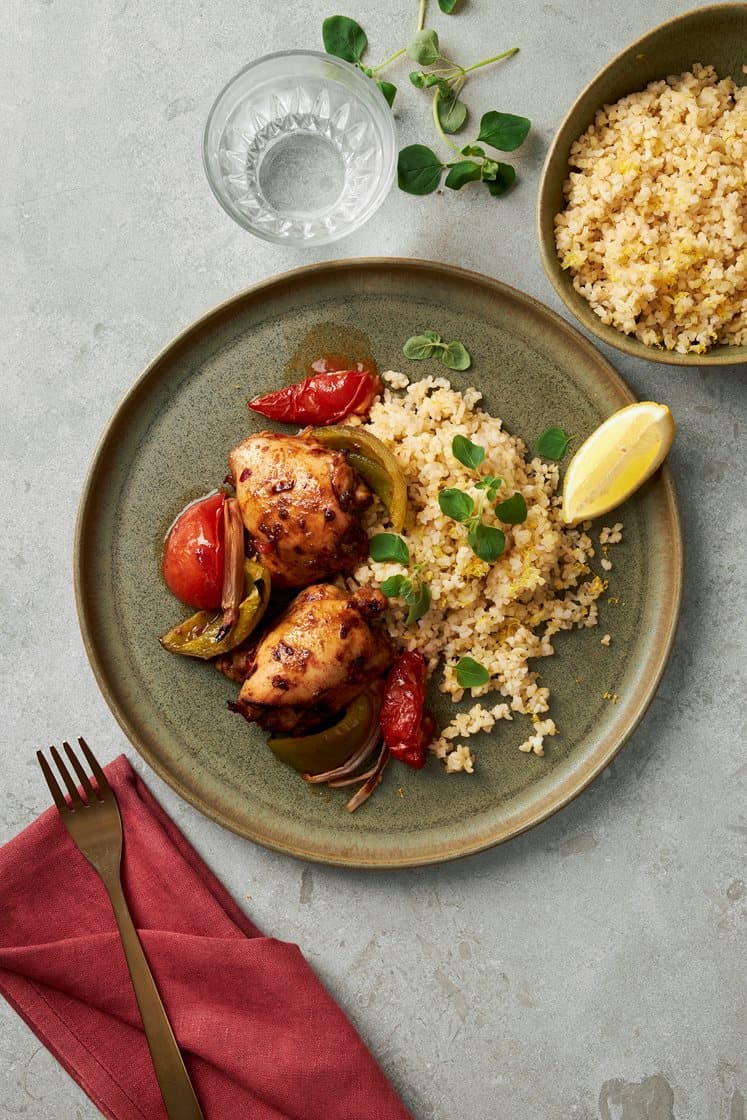 Kryddig kyckling med citrondoftande bulgur och färsk oregano