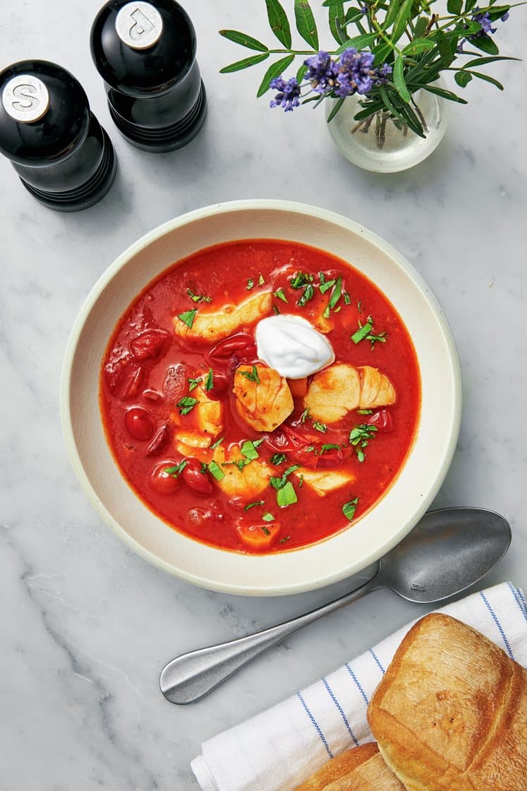 Fisksoppa på torsk med crème fraiche och surdegsbröd