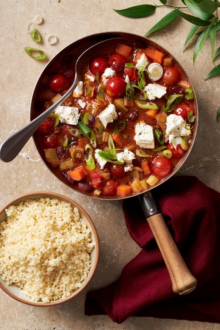 Mustig grönsaksgryta med couscous och fetaost