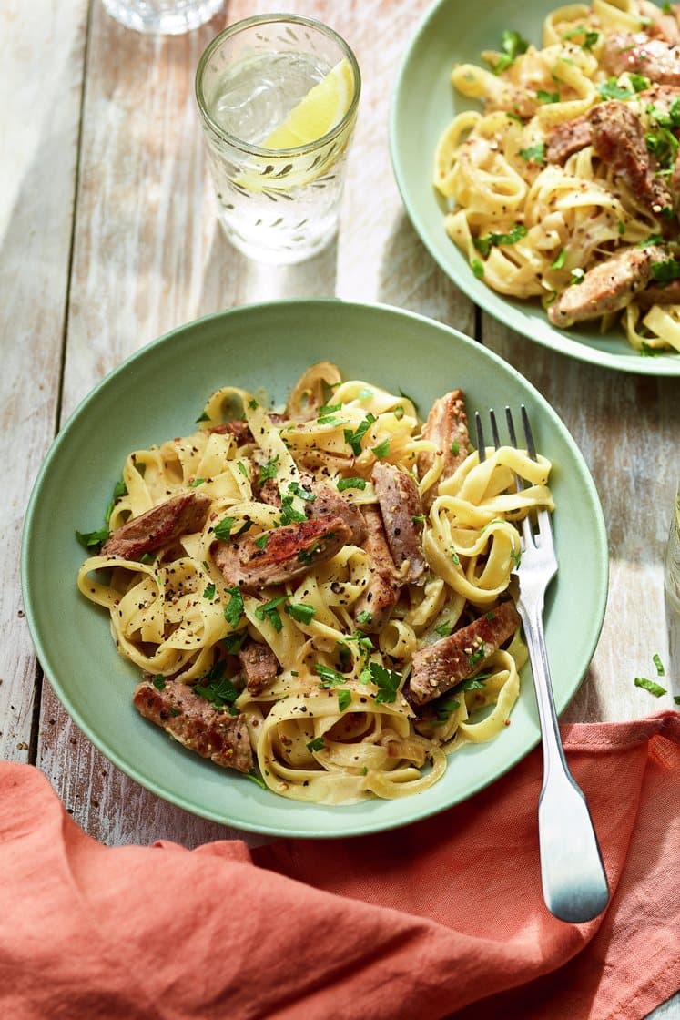 Linguine med fläskkotlett och champinjonsås