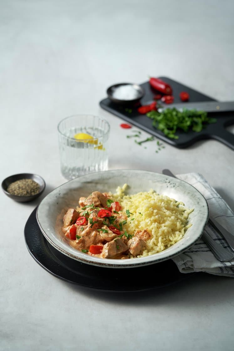 Krämig gryta med fläskkotlett och svamp