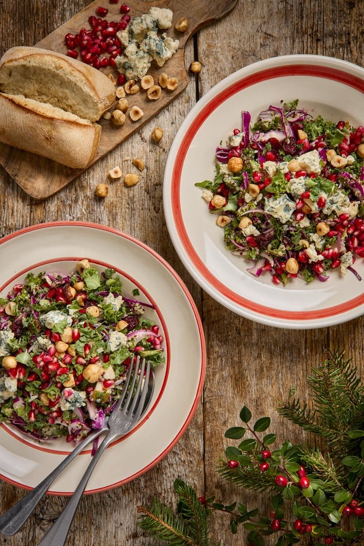 Julsallad med quinoa, tranbär, ädelost och hasselnötter