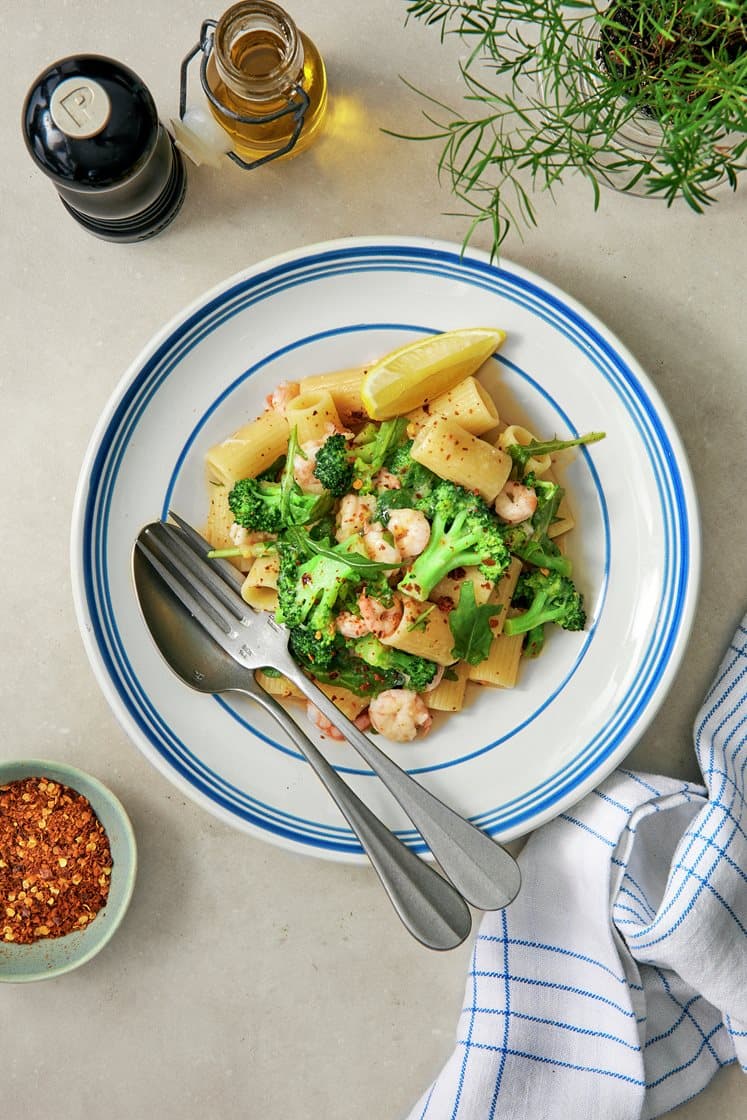 Mezze maniche med chilistekta räkor, broccoli och parmesanost