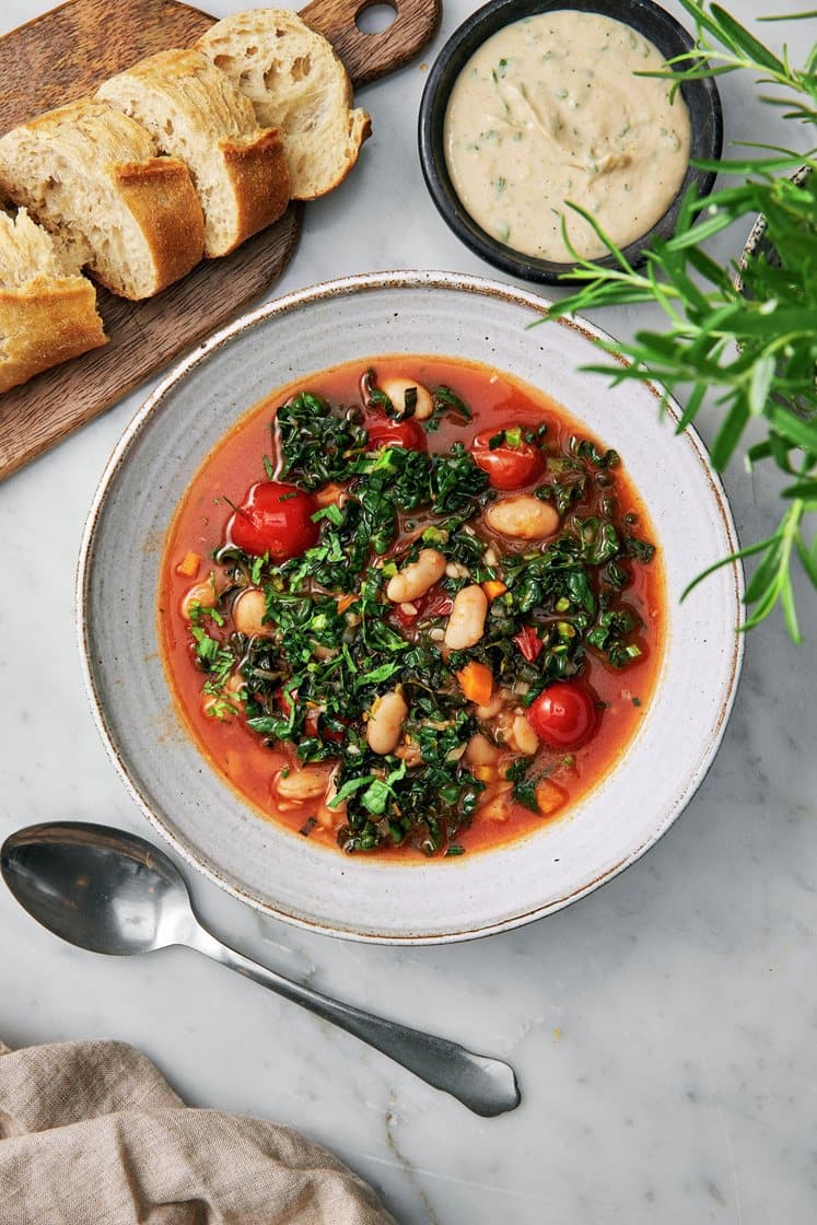 Ribollita - toscansk grönsakssoppa med bönor och svartkål