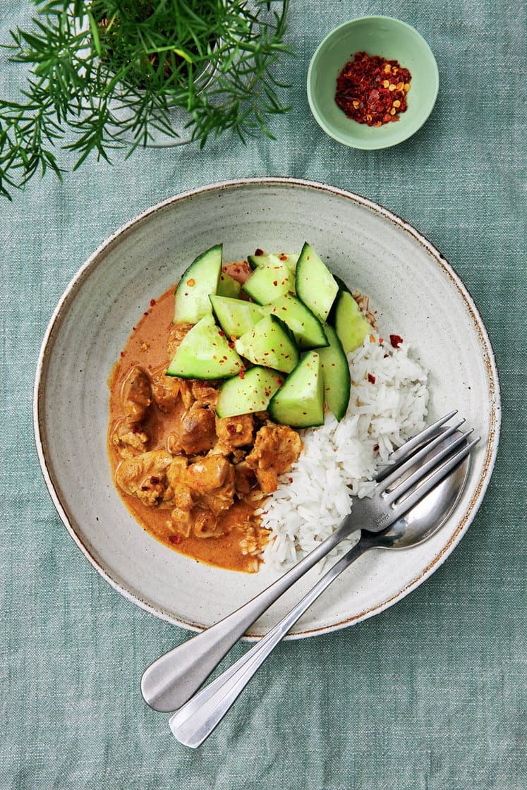 Chicken tikka masala med basmatiris och gurksallad