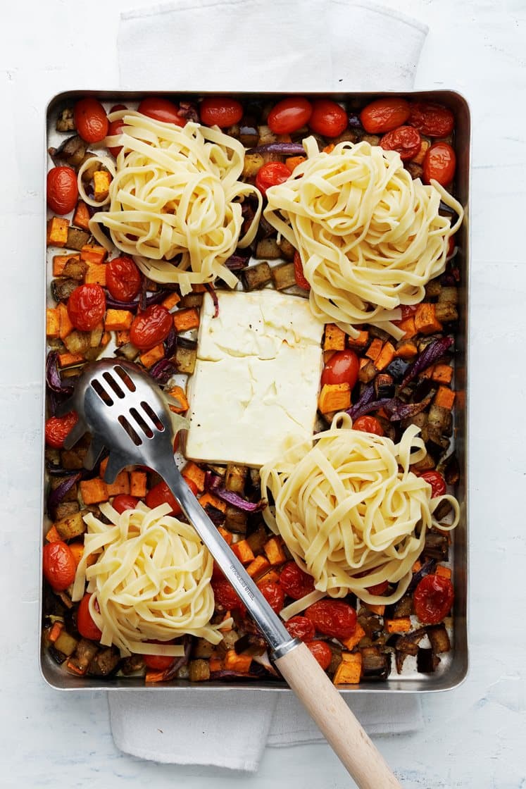 Tagliatelle med ugnsrostad tomat, sötpotatis och fetaost