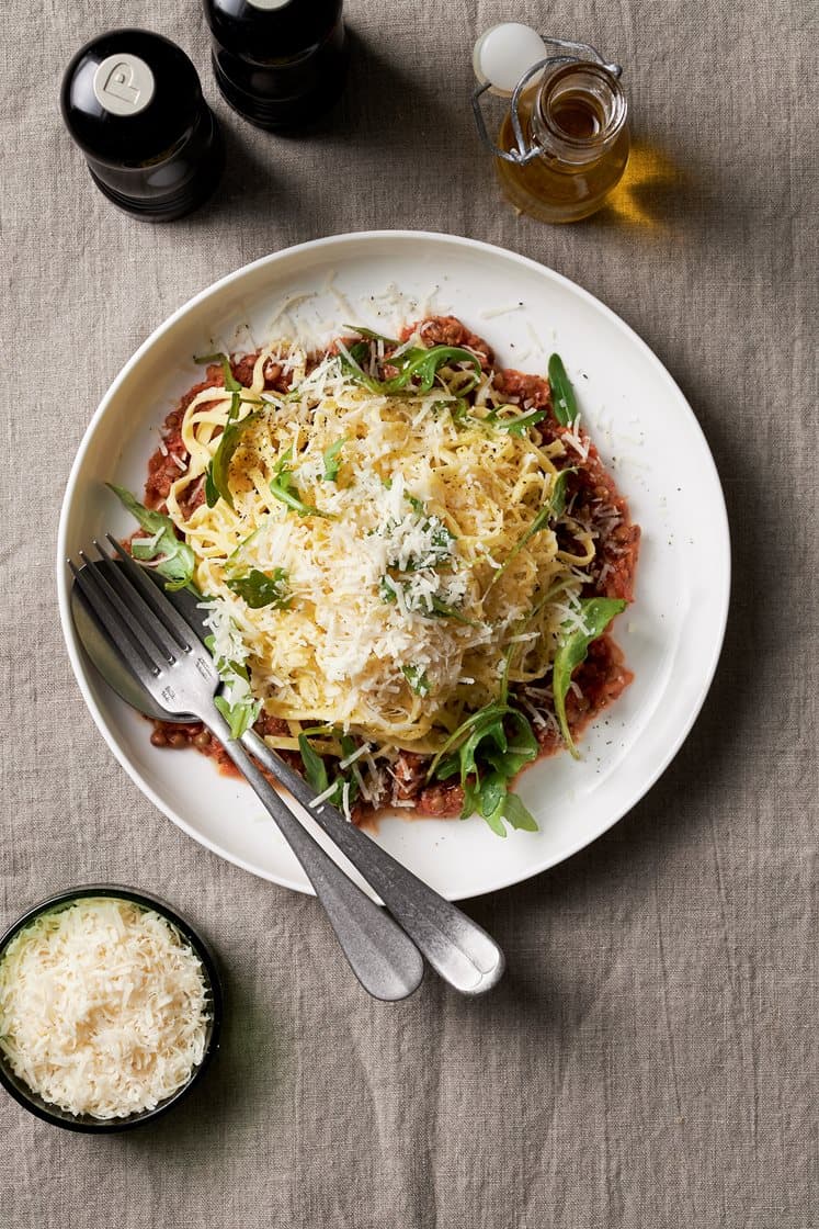 Linsragù med linguine, tanelliost, ruccola och färsk basilika