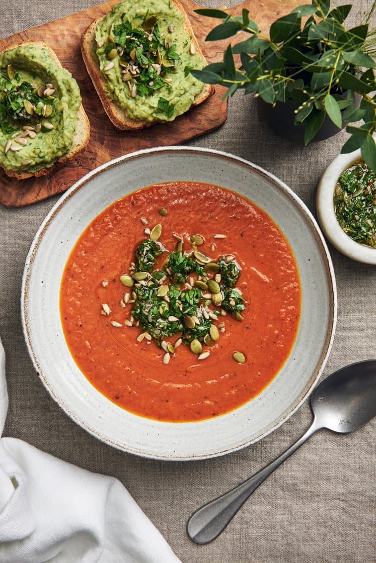 Paprika- och sötpotatissoppa med chimichurri och bocadillos