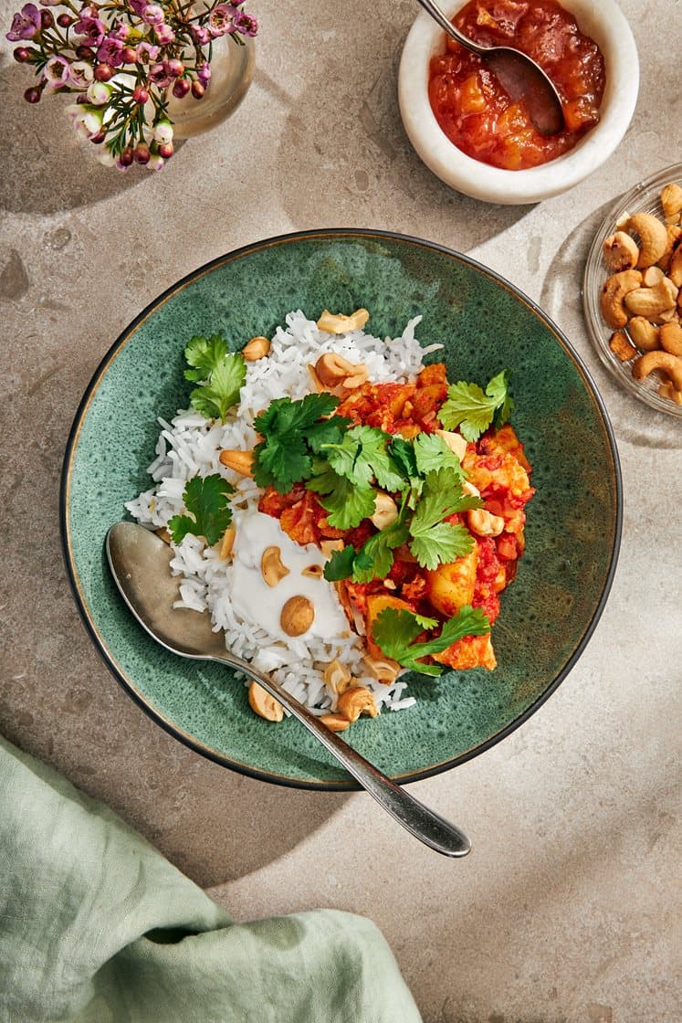 Aloo gobi - potatis och blomkålscurry med basmatiris och mango chutney