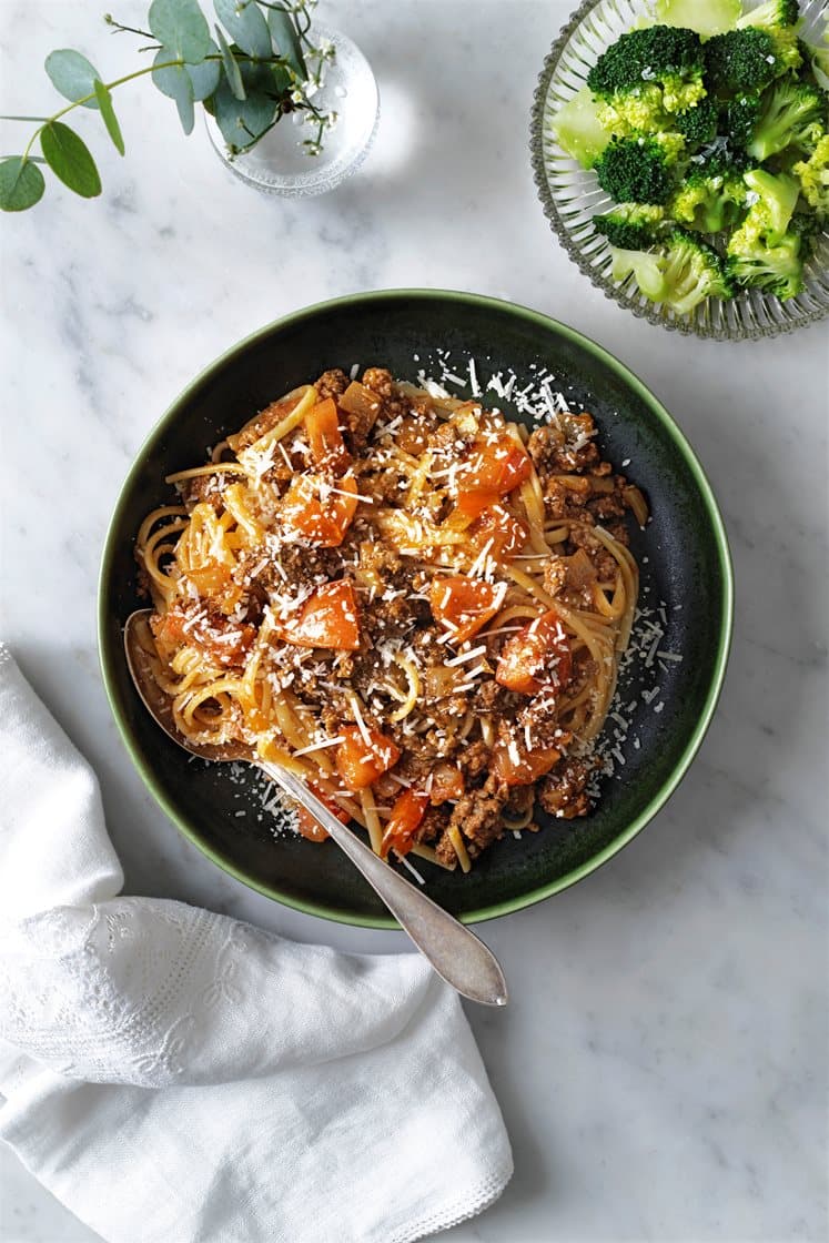 Bolognese med linguine och parmesan