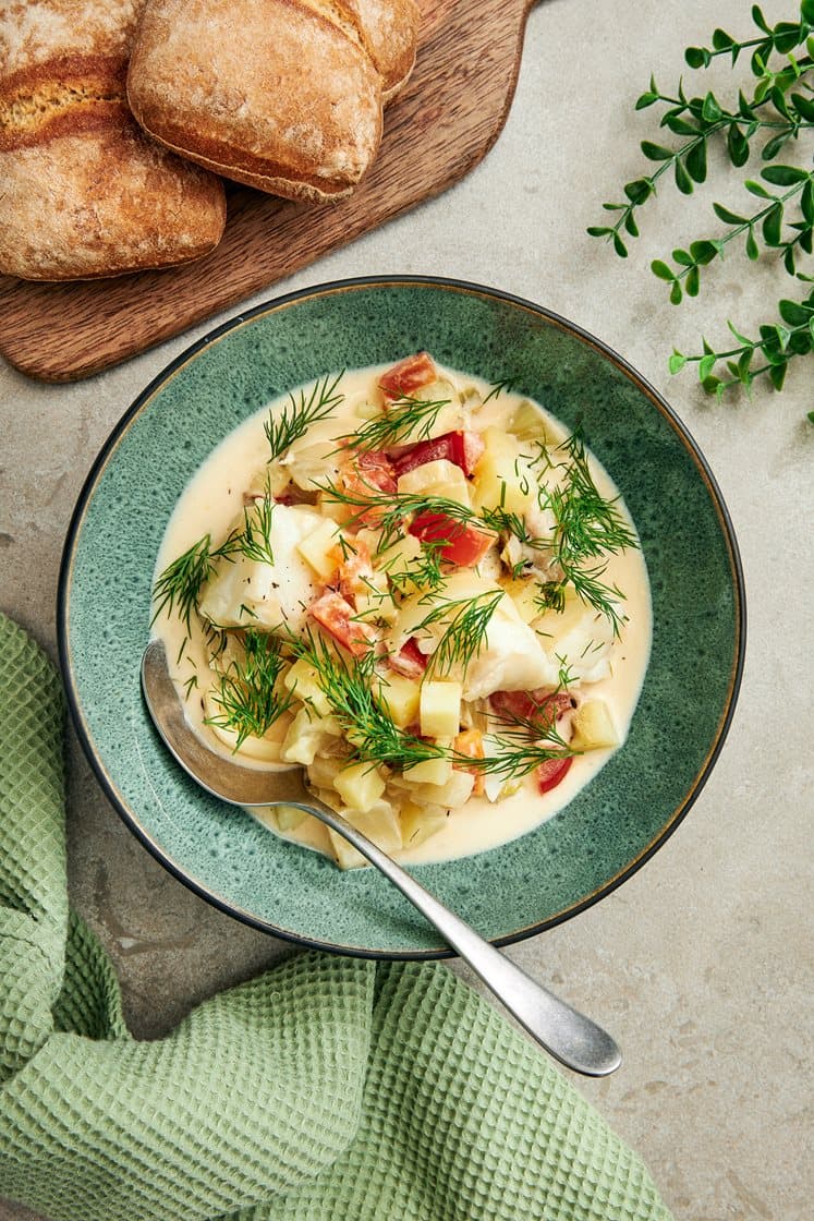 Fisksoppa med torsk, fänkål, dill och surdegsbröd