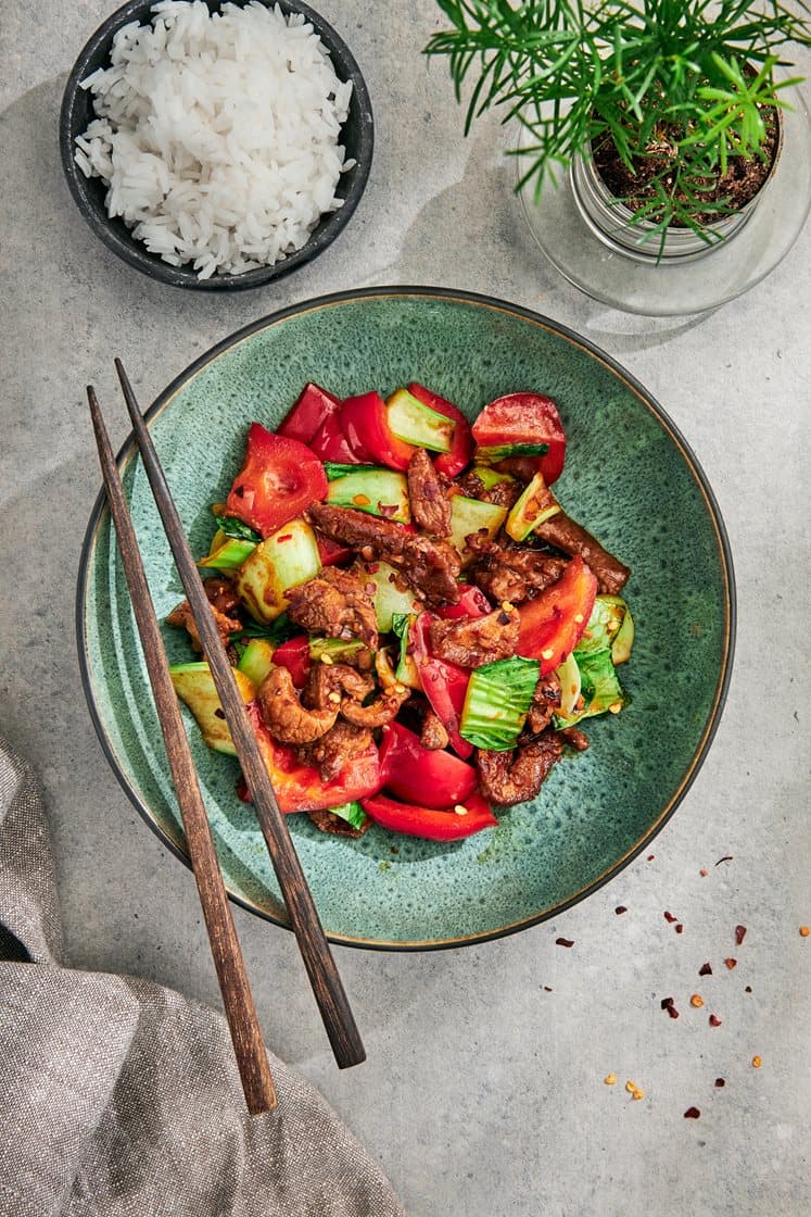 Kinesisk kalkonwok med ingefära, vitlök och pak choy 