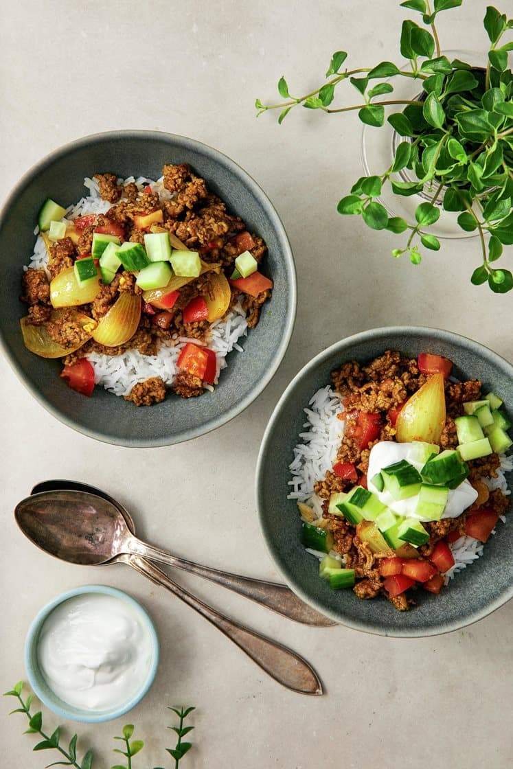 Indisk köttfärsgryta med garam masala, basmatiris och yoghurt