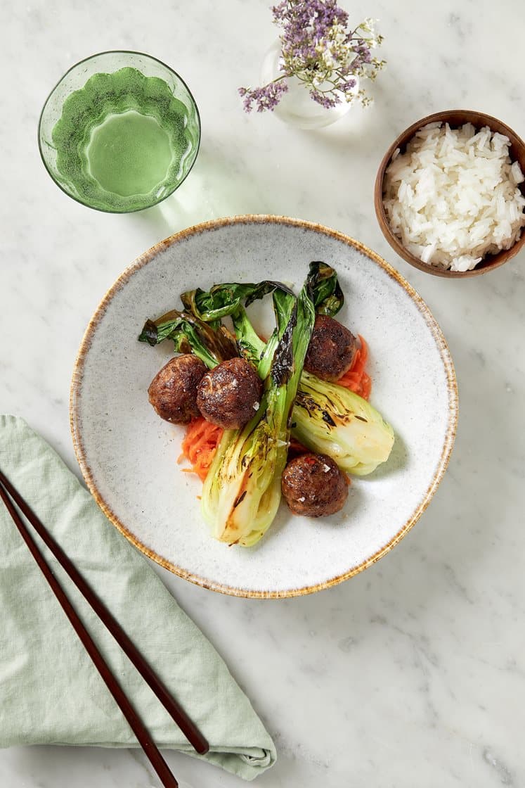 Asiatiska kalkonfärsbullar med ingefära och pak choy