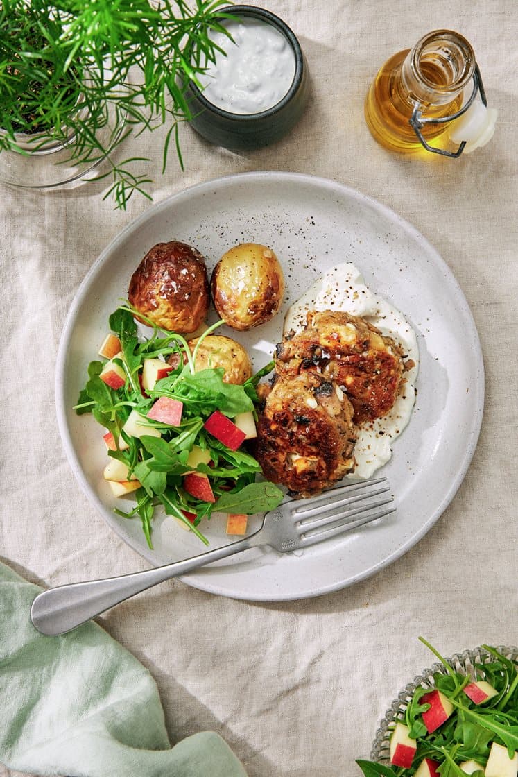 Vegetariska svampbiffar med rostad potatis och chévrekräm