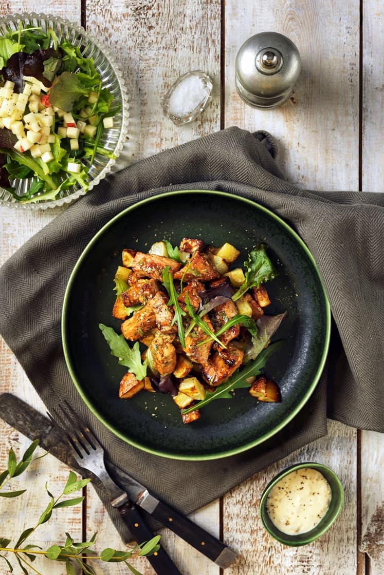 Biff Greta på fläskytterfilé med lökcrème och äppelsallad