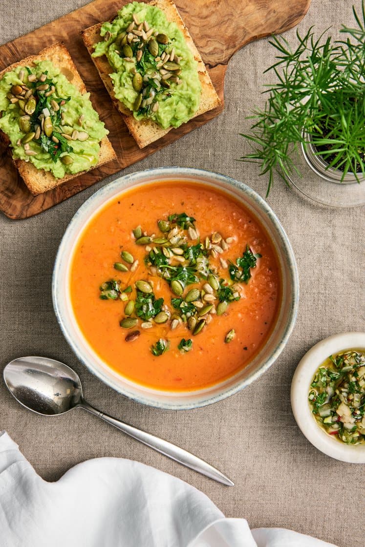 Paprika- och sötpotatissoppa med chimichurri och bocadillos