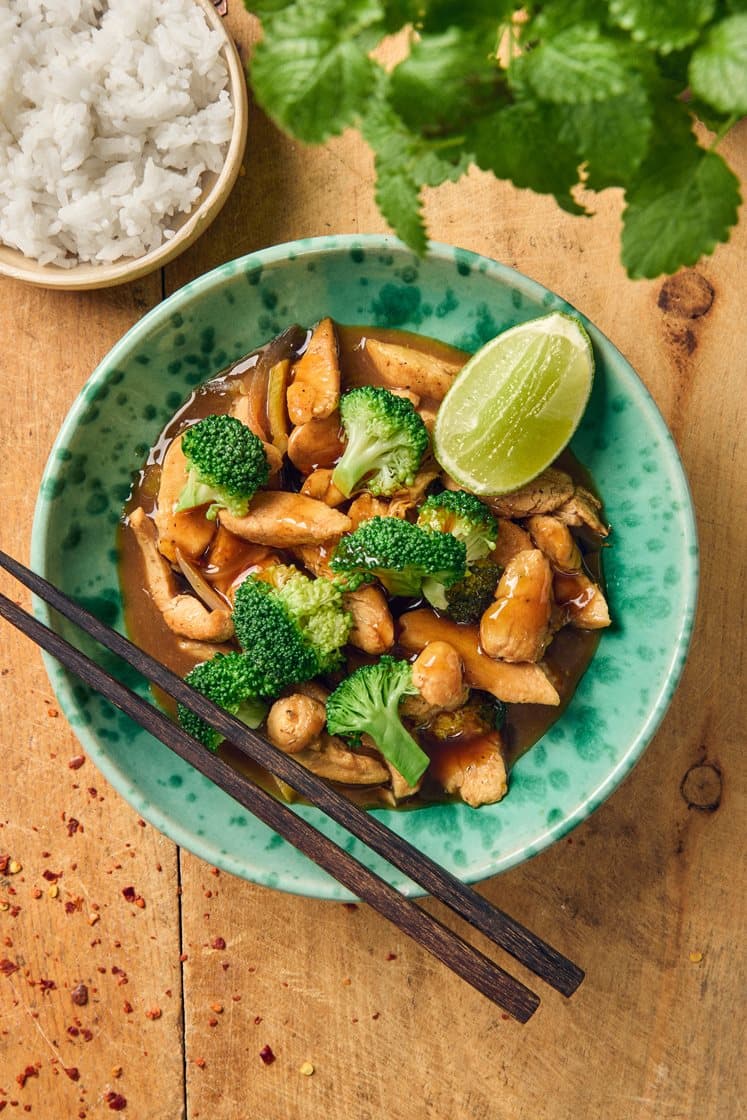 Chicken teriyaki wok med lime och broccoli
