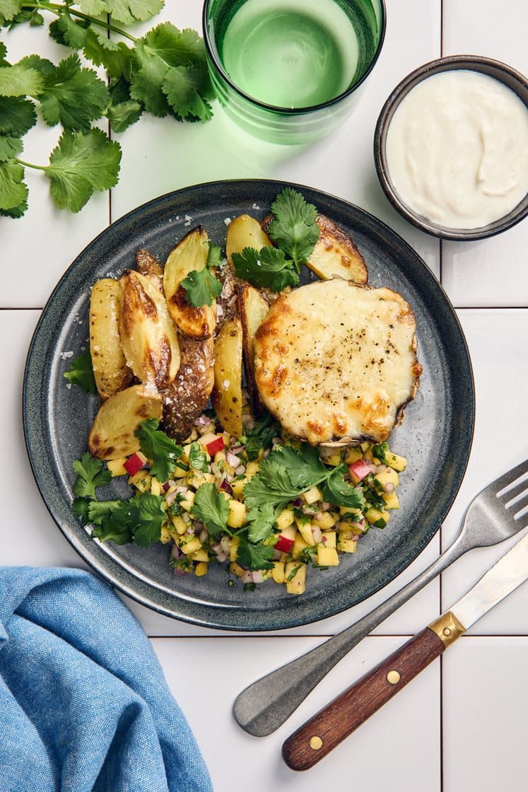 Gratinerad portabello med nektarinsalsa och klyftpotatis