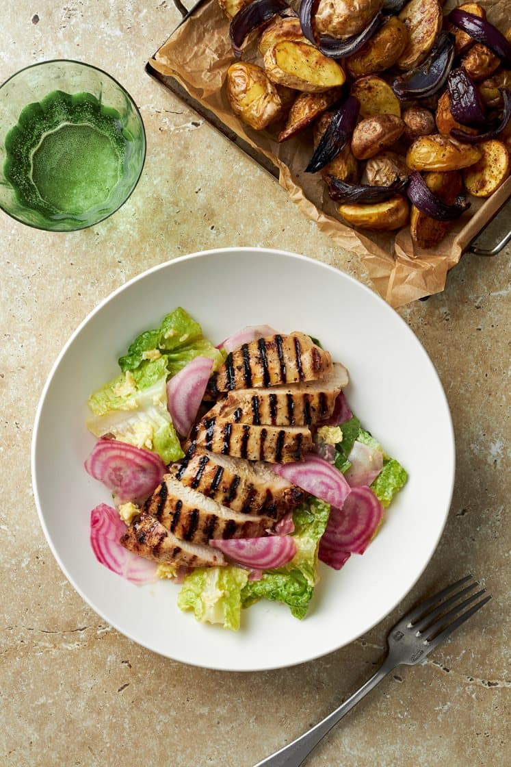 Kyckling med parmesanslungad romansallad