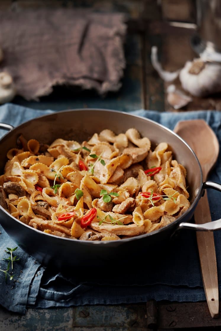 One-pot kycklingpasta med champinjoner och paprika