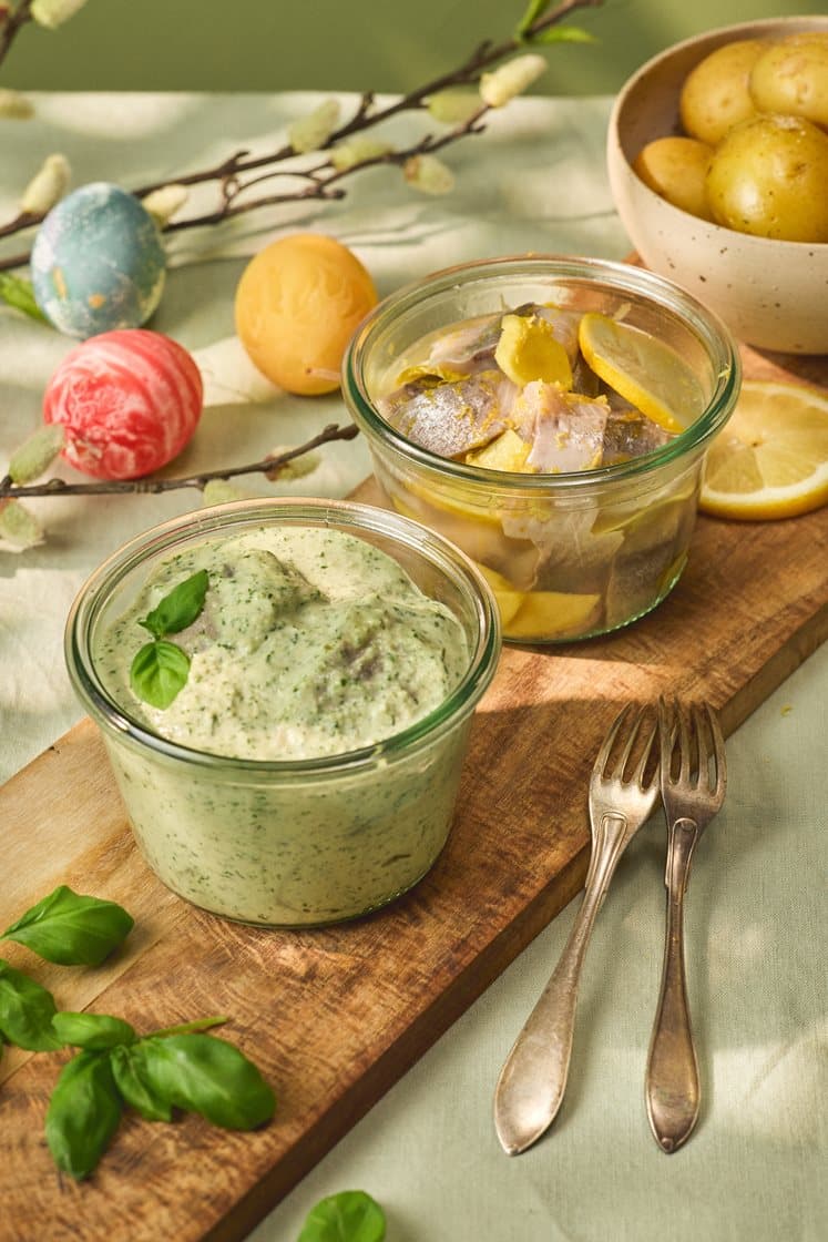 Påskens silltallrik - citron- och ingefärssill & krämig parmesan- och basilikasill