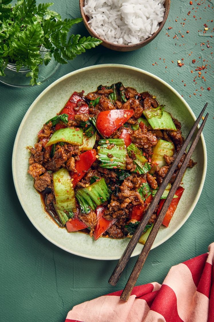 Kinesisk kalkonwok med ingefära, vitlök och pak choy 