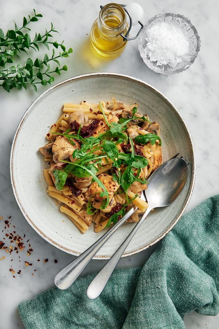 Pasta med kyckling och soltorkade tomater