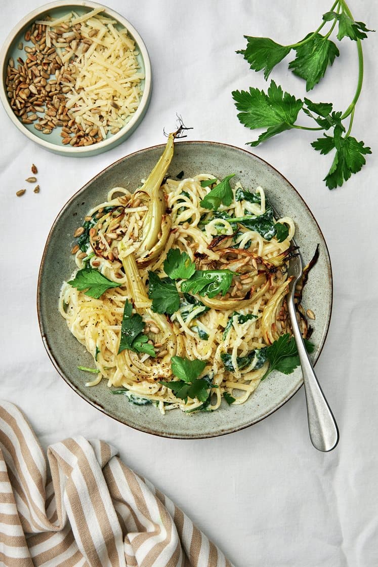Citron- och ricottapasta med rostad fänkål och solroskärnor