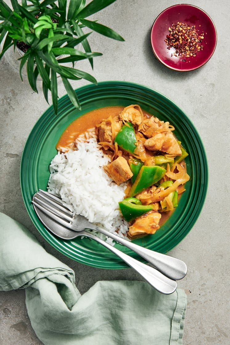 Indisk kycklinggryta med kokosmjölk och paprika