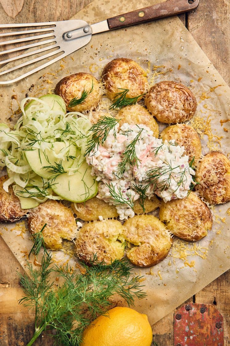 Loaded potato med mozzarella, räkor, dill och fänkålssallad