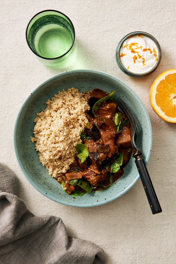 Het kalkongryta med ras el hanout, apelsin, aubergine och couscous