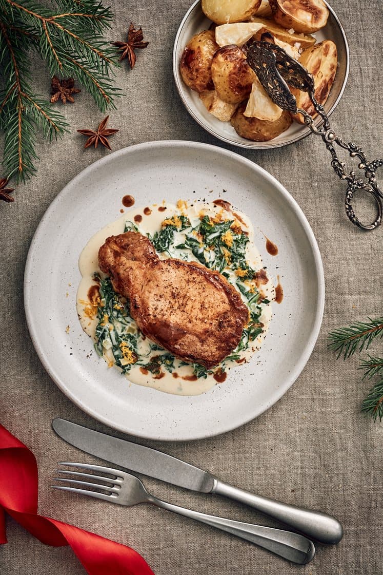 Apelsinstekt fläskkotlett med gräddkokt grönkål Recept Linas Matkasse