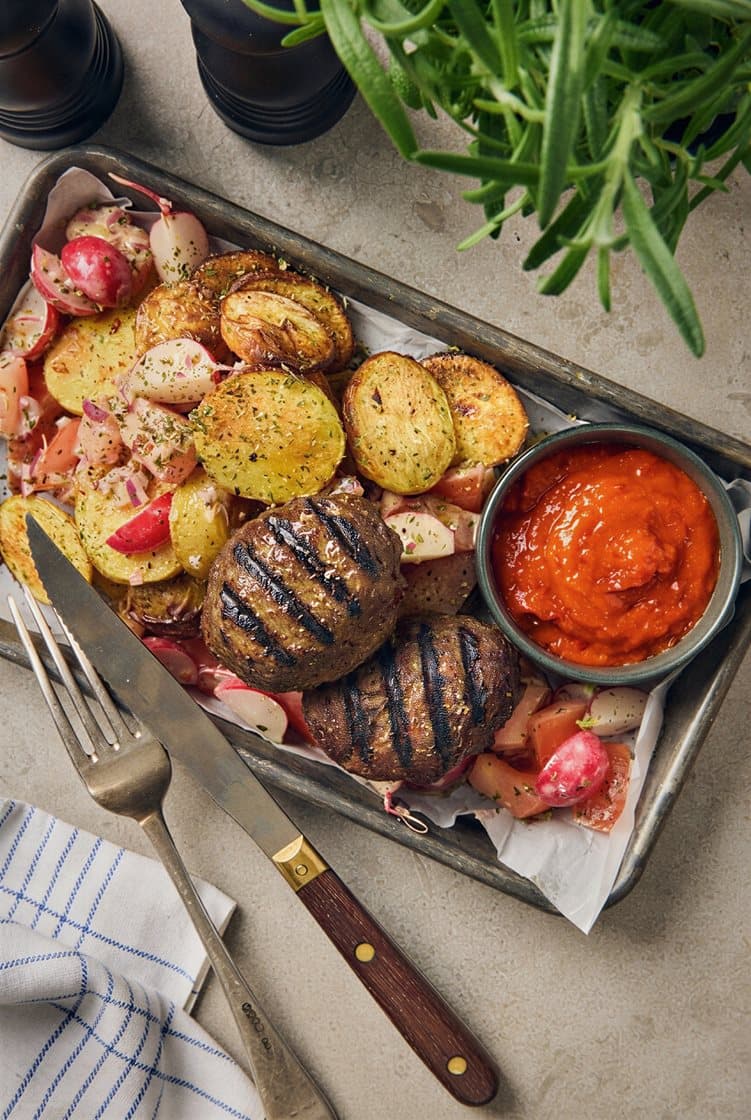 Grillade järpar med rostad potatissallad och ajvar