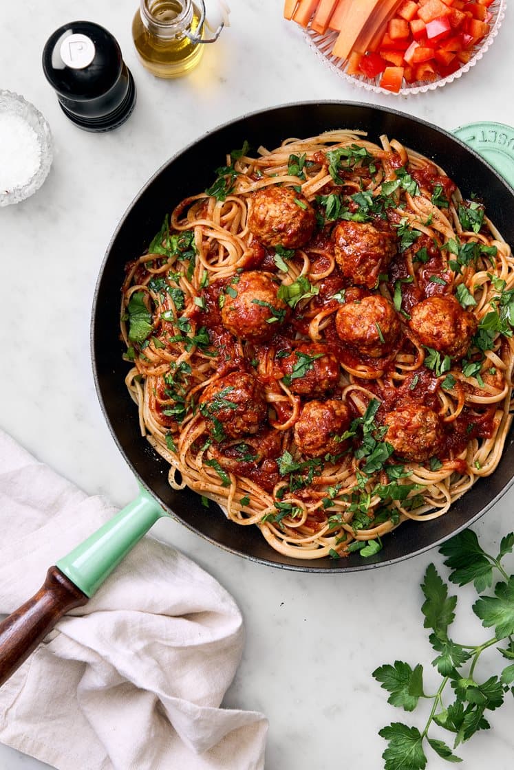 Pasta con polpette di maiale - små fläskfärsbullar i tomatsås