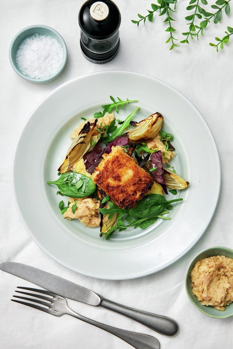 Panerad tofu med rostad potatis, fänkål och krämiga cannellinibönor