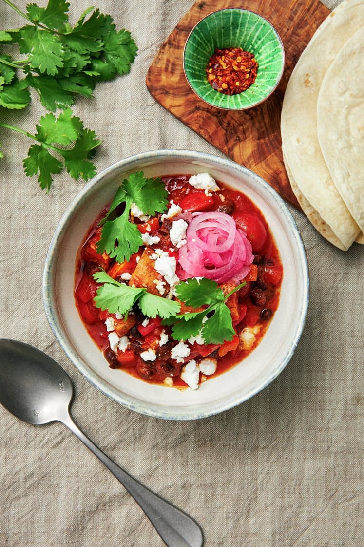 Mexikansk bönchili med rostad sötpotatis och fetaost