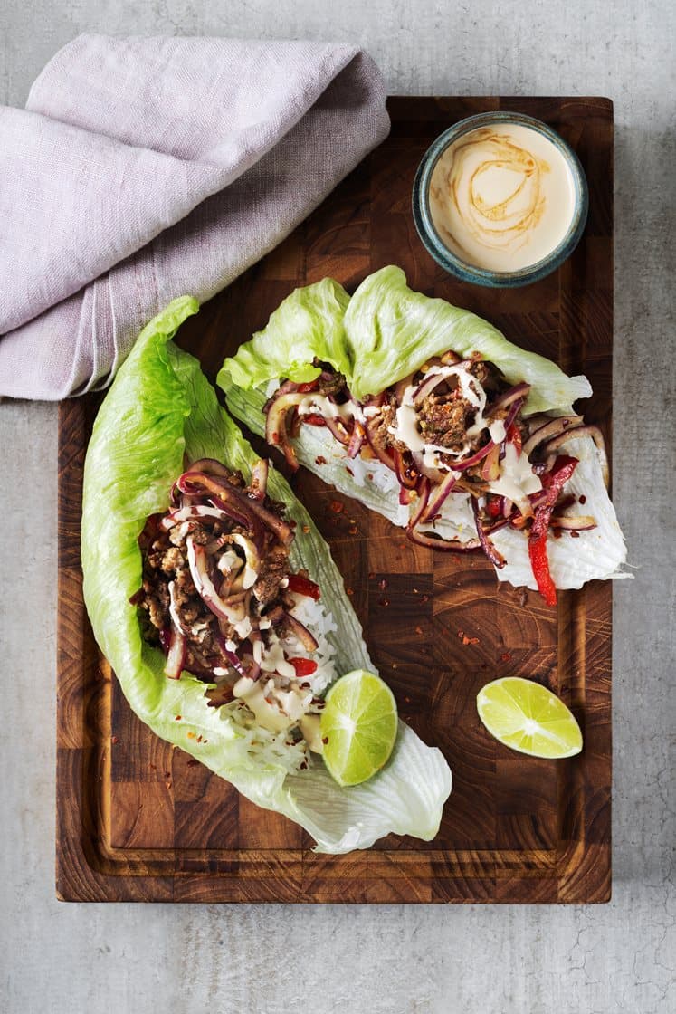 Larb med fläskfärs, sallad och sojayoghurt 