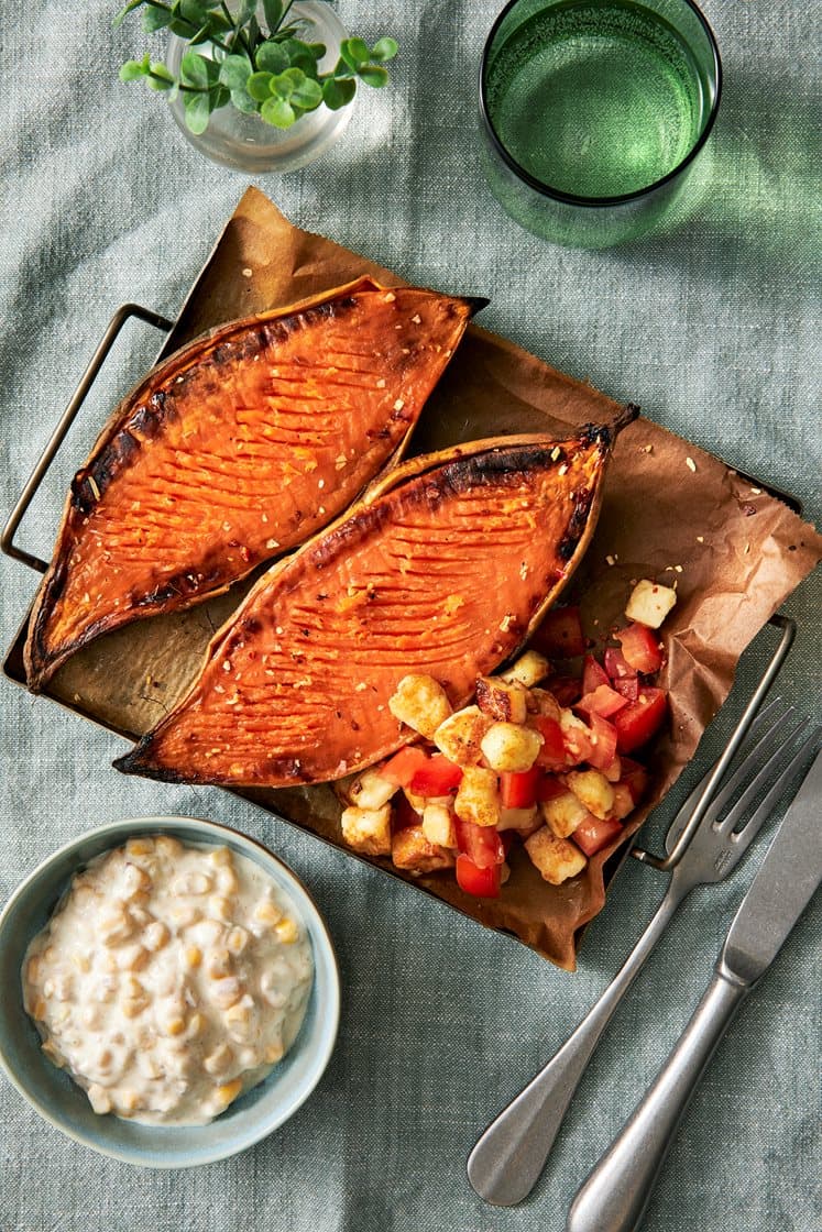 Bakad sötpotatis med majskräm och grillosttopping