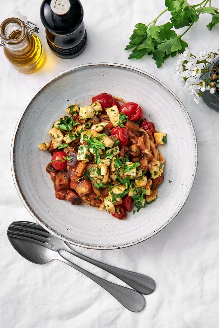 Linguine di melanzane med halloumigremolata