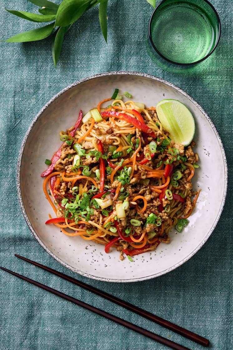 Shanghai noodles med sesamstekt färs, ingefära och salladslök