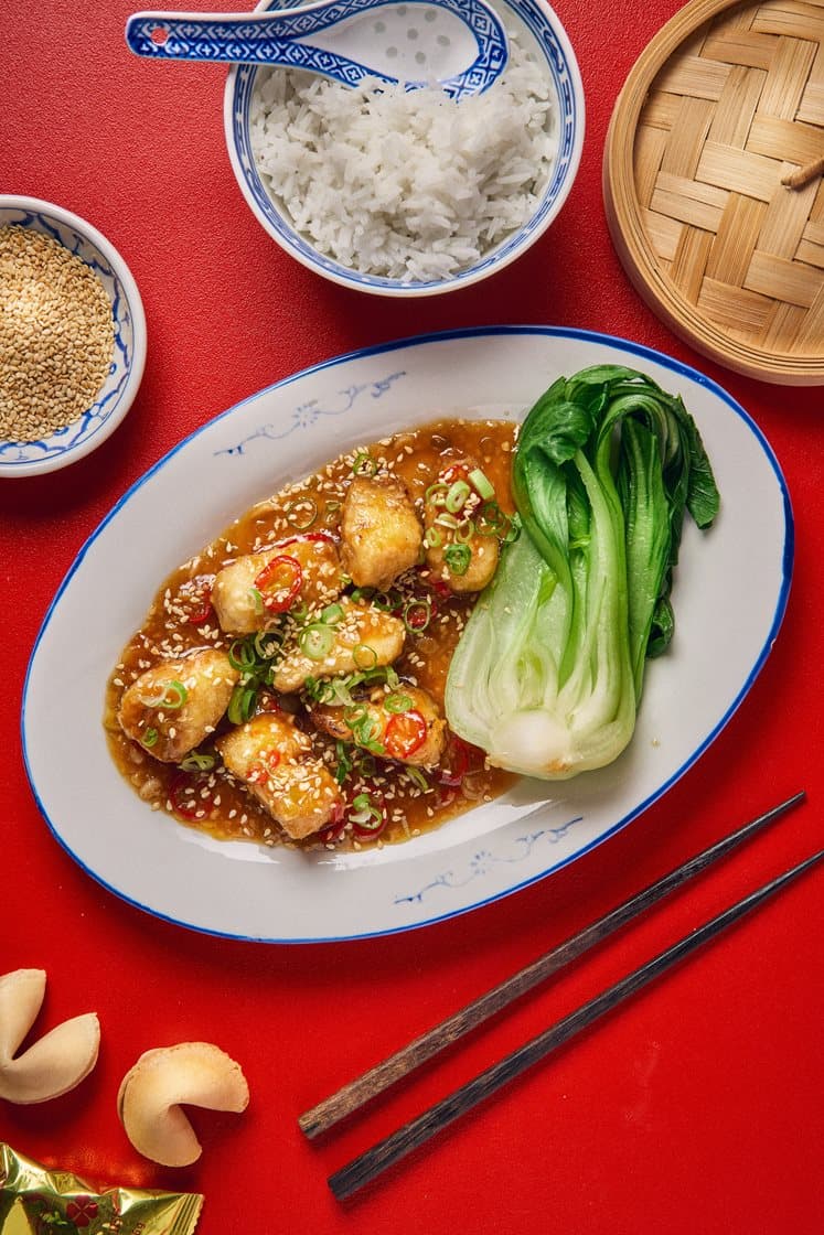 Tángcù yú - Fisk i sötsur sås med blancherad pak choy 